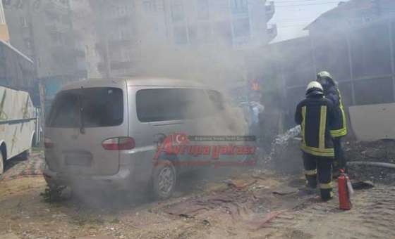 Kamyonet Alev Alev Yandı