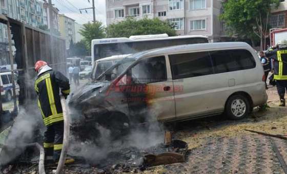 Kamyonet Alev Alev Yandı