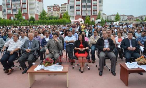 274 Öğrenci Diploma Aldı