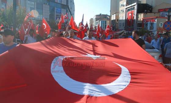 Çorlu`da Bayrağa Saygı Yürüyüşü
