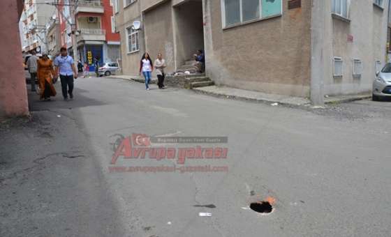 Yollar Çöküyor