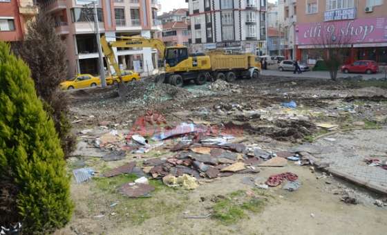 Yıkılan Gs Derneğinde Hafriyat Çalışması