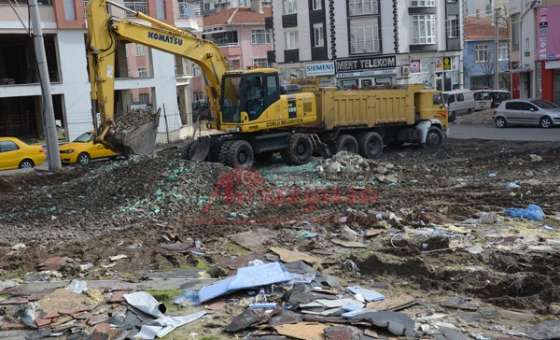Yıkılan Gs Derneğinde Hafriyat Çalışması