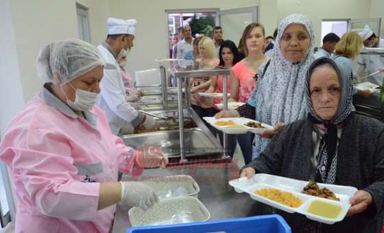 Çorlu Belediyesi Aşevi`nde İftar Programları Sürüyor