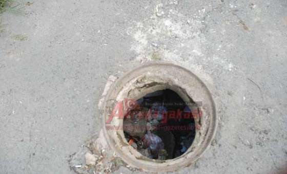 Çalınan Rögar Kapakları Kazalara Davetiye Çıkarıyor