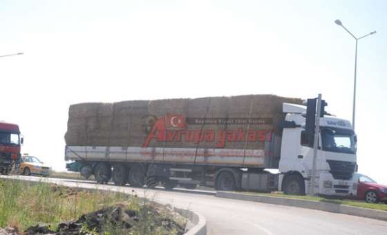 Saman Yüklü Tir Ve Kamyonlar Kazalara Davetiye Çıkartıyor