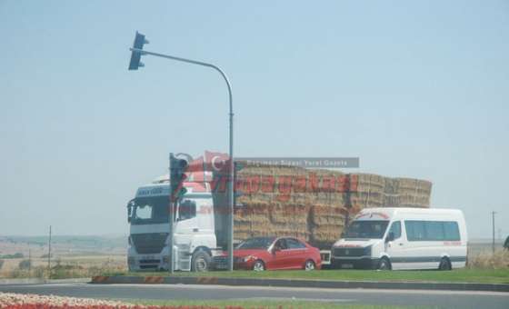 Saman Yüklü Tir Ve Kamyonlar Kazalara Davetiye Çıkartıyor