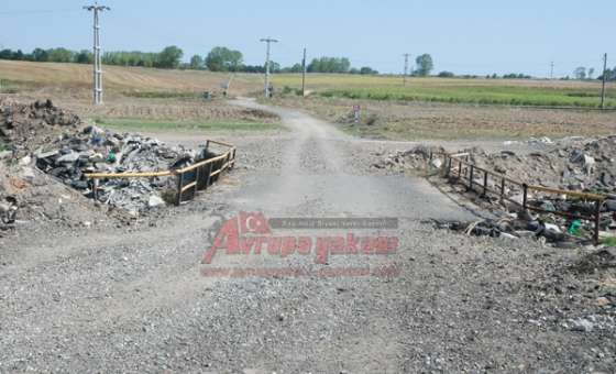 Her Yağmurda Yıkılıyor