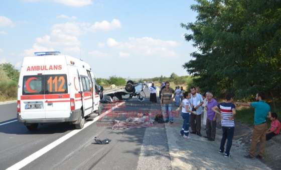 Otomobil Kamyonete Arkadan Çarptı 3 Ölü 1 Yaralı