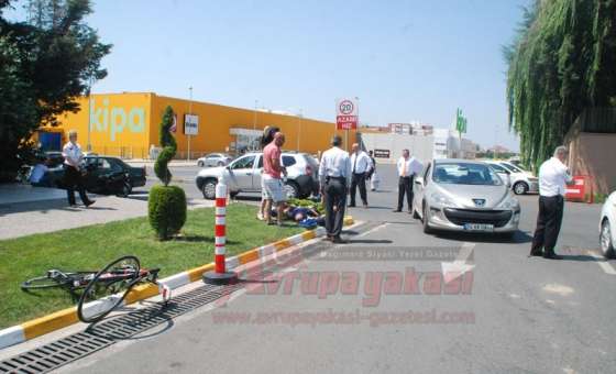 Bisiklet Sürücüsünü Kaskı Kurtardı