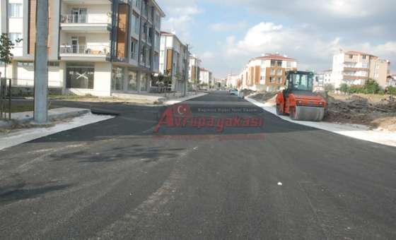 Bülent Ecevit Bulvarı`na Çıkan Yollar Asfaltlanıyor