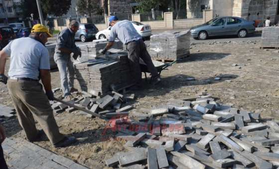 Tarihi Belediye Binasında Çevre Düzenlemesine Başlandı