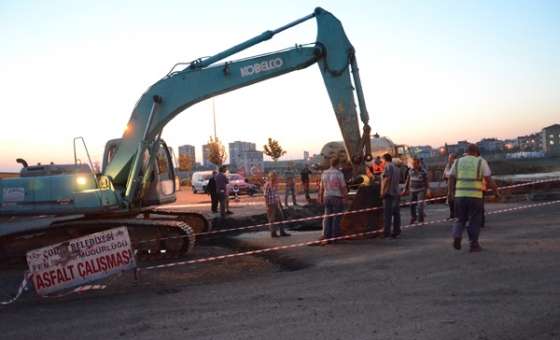 Bülent Ecevit Bulvarı'nda Yol Çöktü