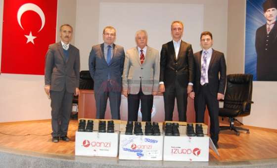 Çorlu Tso`dan İhtiyaç Sahibi Öğrencilere Ayakkabı Yardımı
