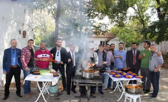 Minare Gölgesinde Mangal Keyfi