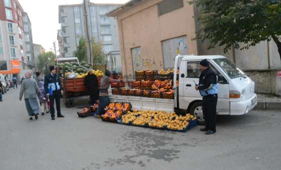 Çorlu Zabıtası Seyyar Satıcılara Göz Açtırmıyor