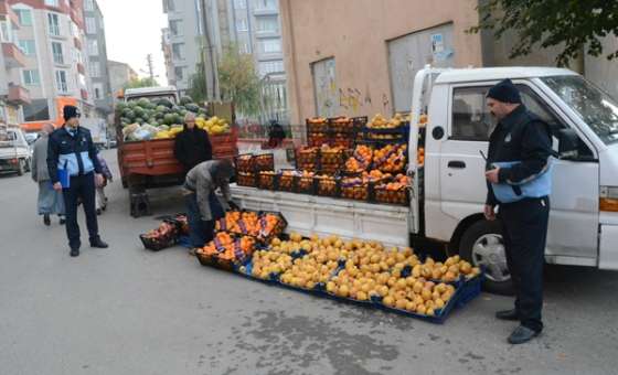 Çorlu Zabıtası Seyyar Satıcılara Göz Açtırmıyor