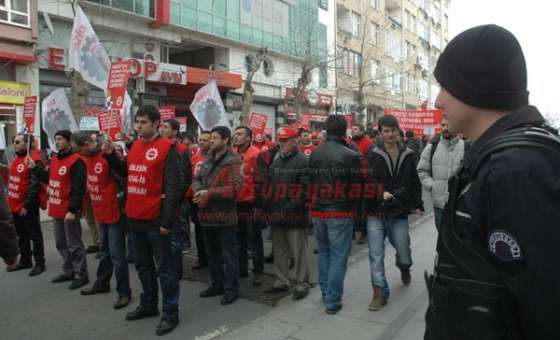 Disk Kuruluşunun 46. Yıldönümünü Çorlu`da Grevdeki İşçilerle Kutladı