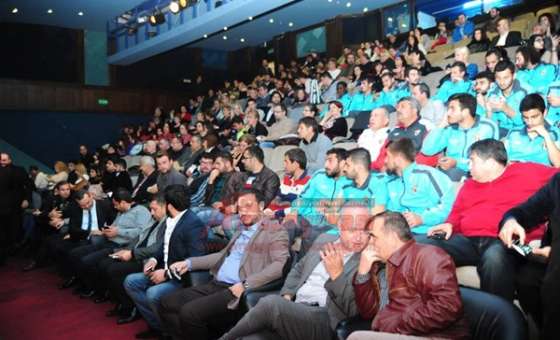 İştrak`dan Sakatlar Derneği İlkokulu Yararına Yeşilçam Müzikleri Konseri