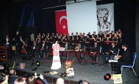 İştrak`dan Sakatlar Derneği İlkokulu Yararına Yeşilçam Müzikleri Konseri