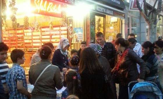 Derde Deva Şifa Evi'nden Müşterilerine Aşure İkramı