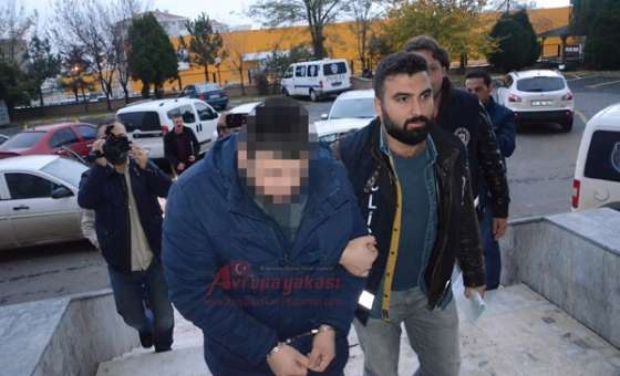 Babasını Silahla Vurdu