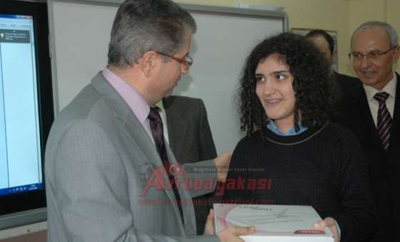 Çorlu Kaymakamı Hulusi Doğan Fatih Projesi Kapsamında Öğrencilere Tablet Bilgisayar Dağıttı