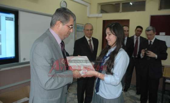 Çorlu Kaymakamı Hulusi Doğan Fatih Projesi Kapsamında Öğrencilere Tablet Bilgisayar Dağıttı