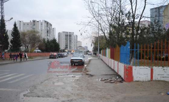Öğrenci Ve Velilerden Çağrı;“Kaldırım İstiyoruz”