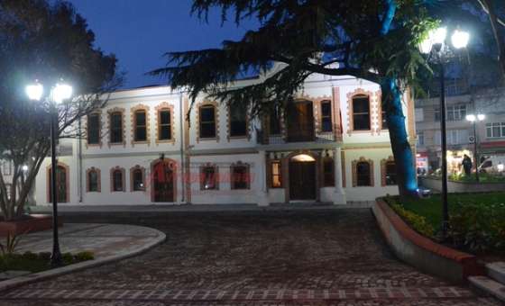 Tarihi Belediye Binasına Muhteşem Işıklandırma