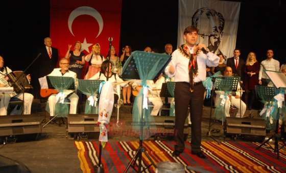 20 Kişilik Solo 250 Kişilik Koro