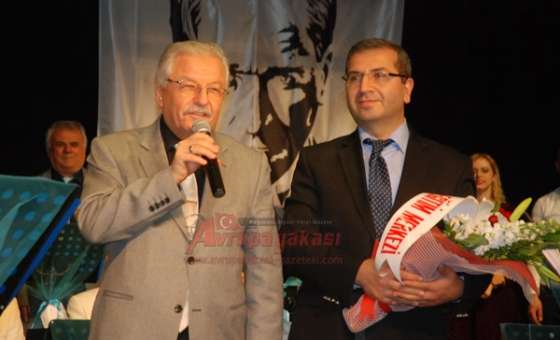 20 Kişilik Solo 250 Kişilik Koro