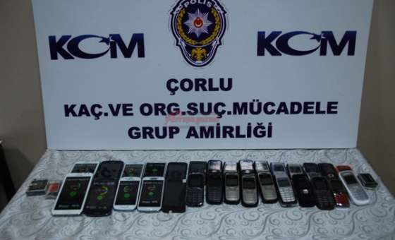 Kaçak Sigara Aradılar Kaçak Cep Telefonu Buldular
