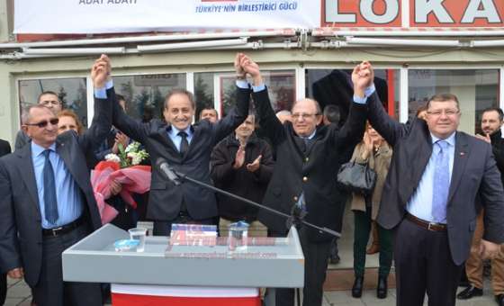 Aday Adaylığını Açıkladı   