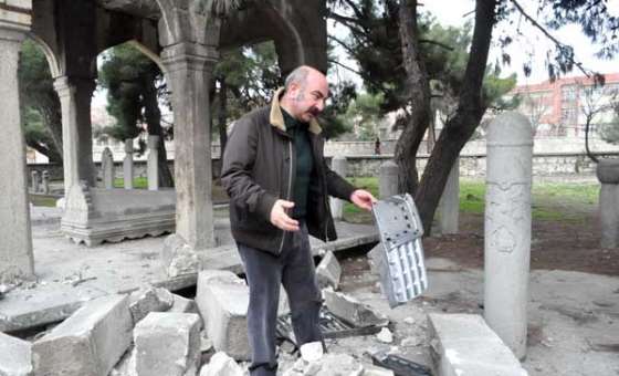 Zarar Gören Tarihi Mezarlık Belediye Tarafından Onarılacak