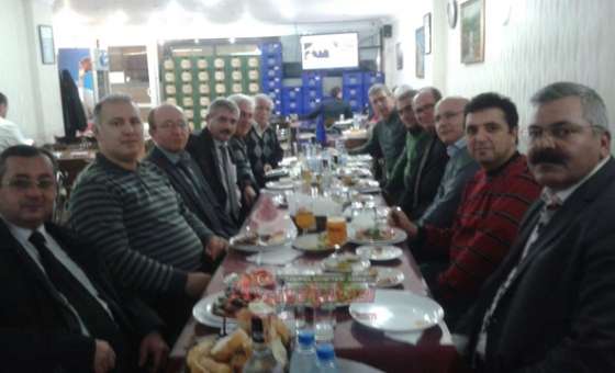 Meslektaşlarından Emekli Teknisyene Veda Yemeği