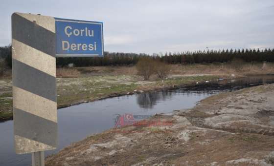 Çorlu Deresi Simsiyah Akıyor