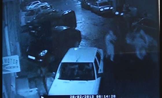 At Arabalı Hırsızlar Kameralara Yansıdı