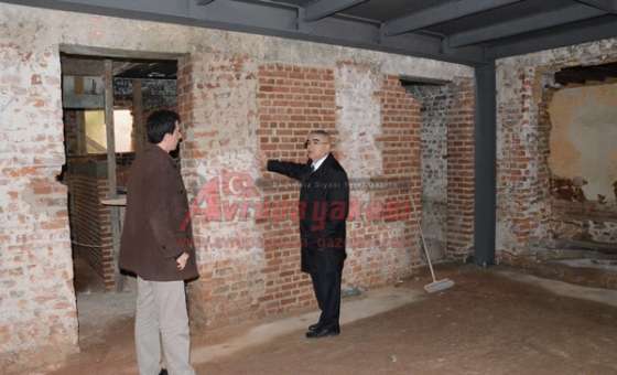 Başkan Baysan Restorasyonu Devam Eden Tarihi Belediye Binasını İnceledi