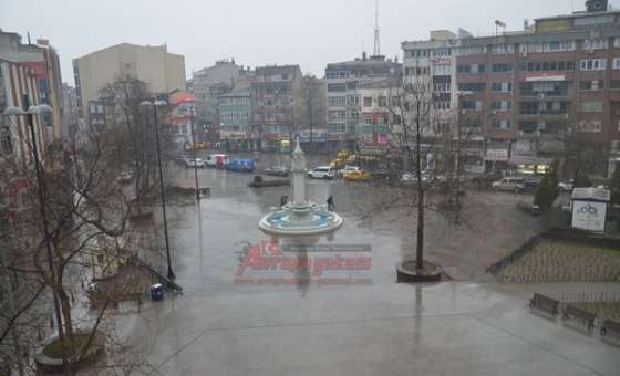 Yağmur Hazırlıksız Yakaladı