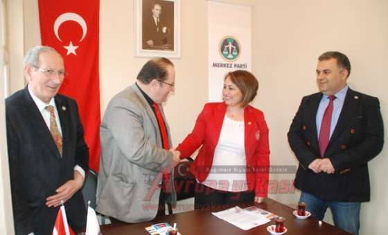 Merkez Parti Aday Adayını Tanıttı
