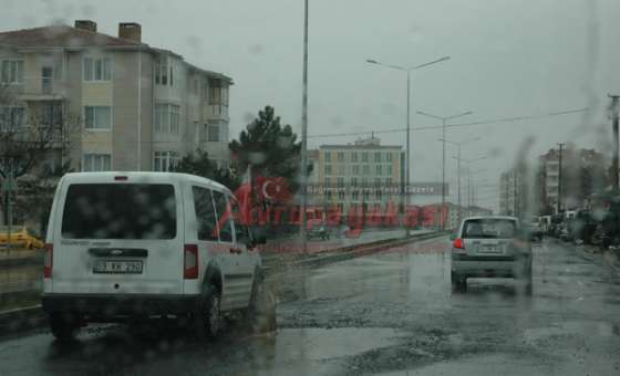 Çorlu`da Yollar Çamur Deryasına Döndü