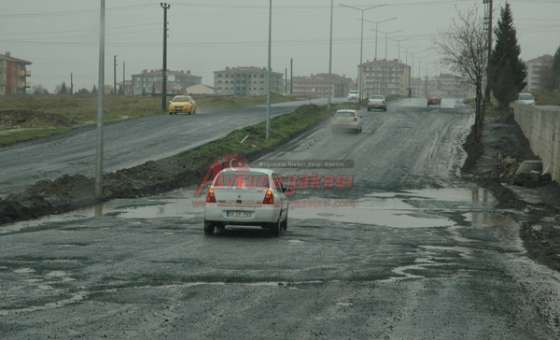 Çorlu`da Yollar Çamur Deryasına Döndü