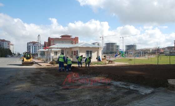 Park Ve Bahçeler Müdürlüğü Ekiplerinden Çevre Düzenlemesi