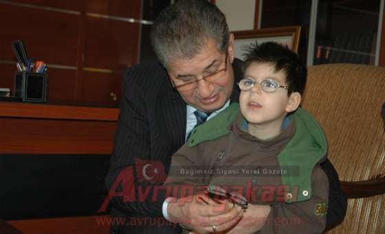 Çorlu Kaymakamlığı Küçük Nurettin İçin Almanya`dan Özel Gözlük Getirtti