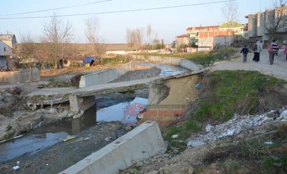 Eğreti Köprü