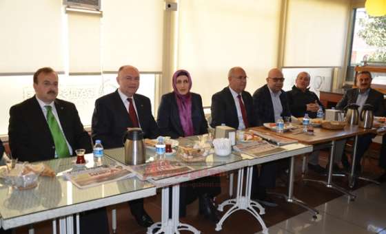 Ak Parti Adayları Basınla Buluştu