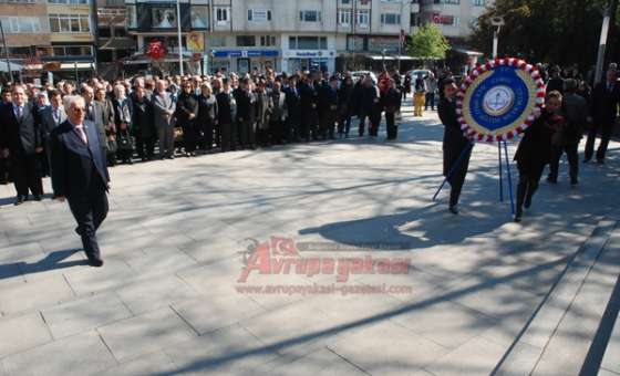 Atatürk Anıtına Çelenk Sunuldu
