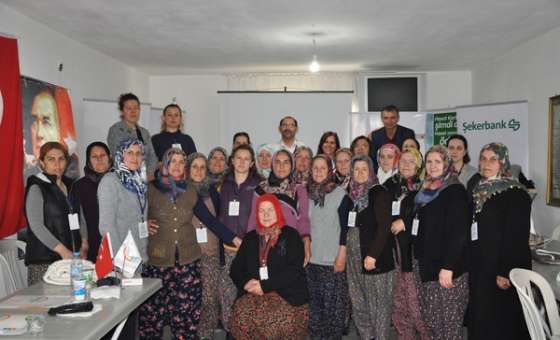 Lüleburgaz'da Kadın Çiftçilere Sertifikaları Verildi