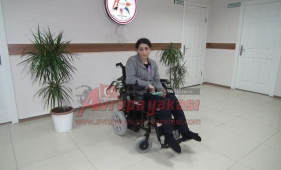 Engelli Öğrenciye Akülü Tekerlekli Sandalye